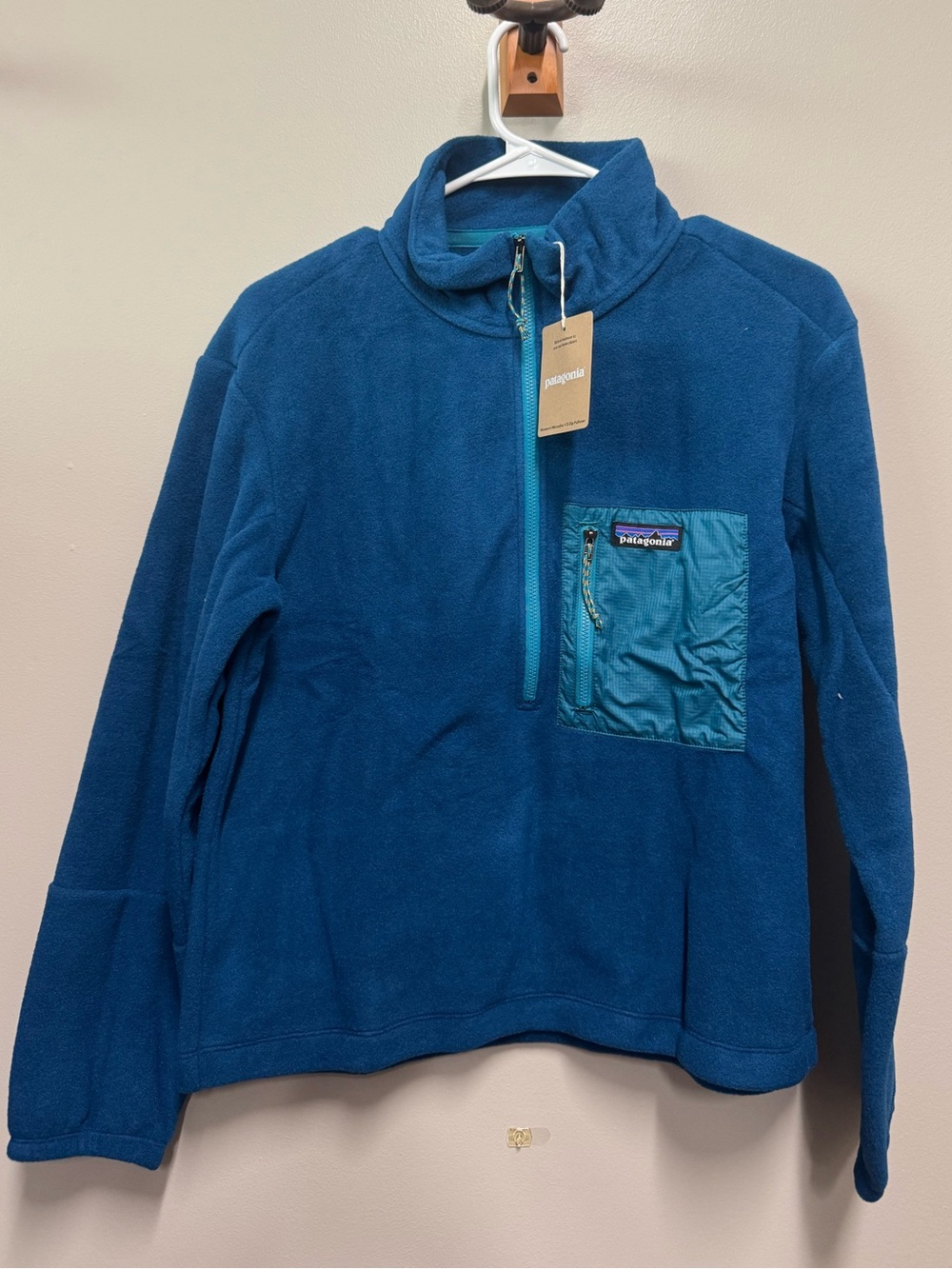 Patagonia Teal and Navy Fleece Jacket with Zip Chest Pocket - women’s S
